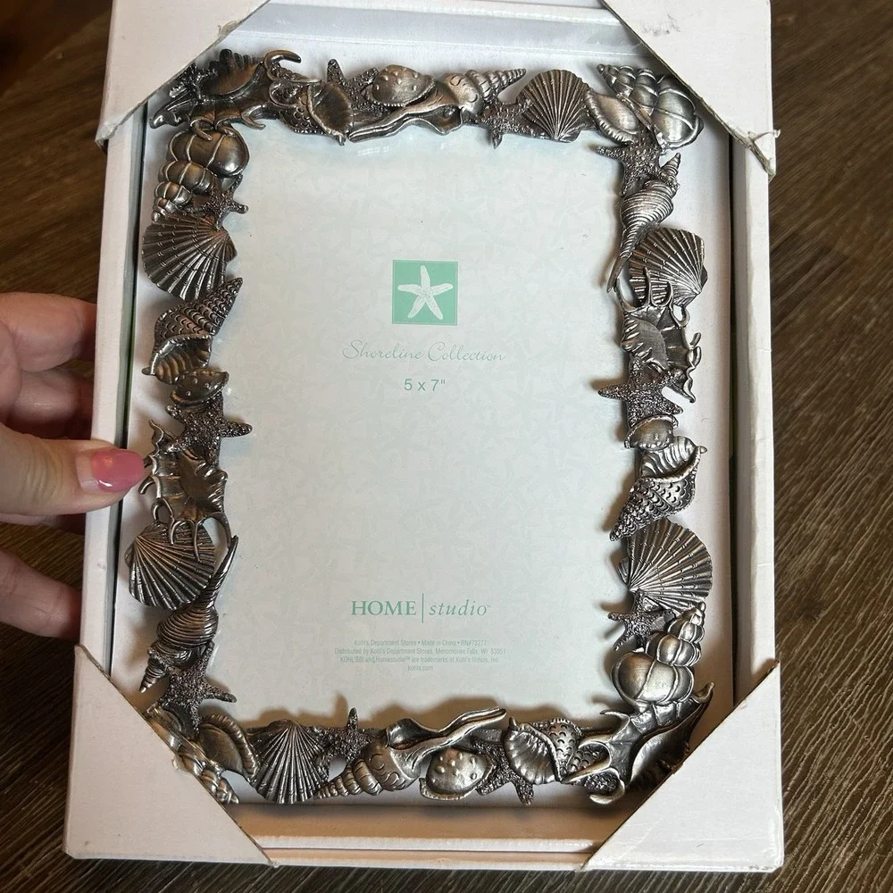 Tabletop Photo Frame Seashells Shells Pewter Tone Metal Beach Ocean Nautical 5x7